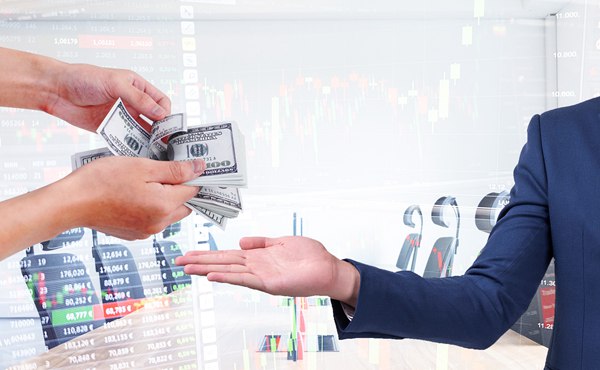 新同学是“机器人”！广东中小学开学首日花式“整活”