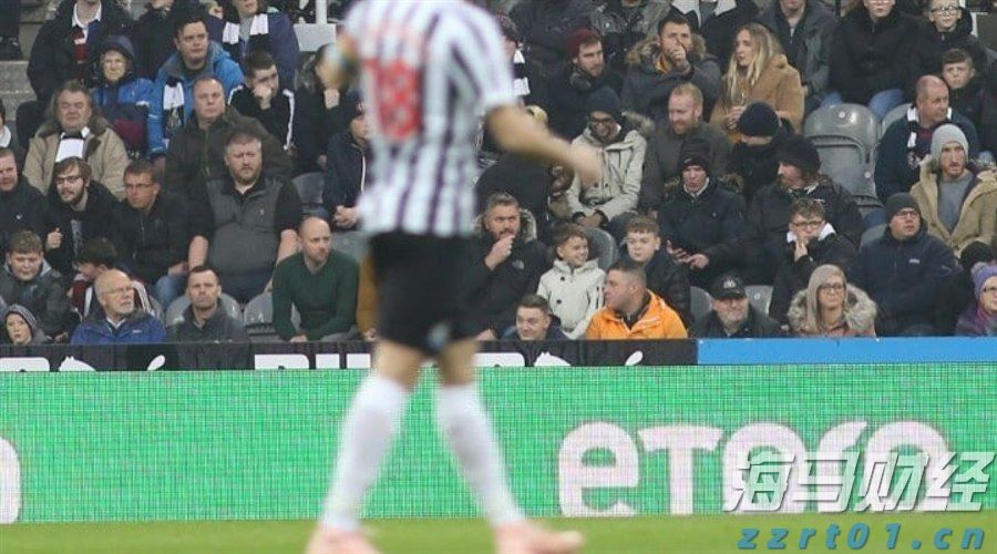 万亿美元AI狂欢的另一面：Wix/Adobe股价暴跌30%  美银列26家高危企业平均跑输大盘22%